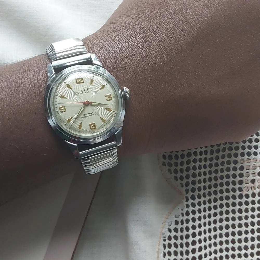 ELOGA this wristwatch